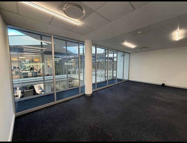 250M² BUILDING TO LET IN FORESHORE